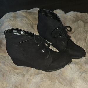 SO Women's Black Lace-Up Ankle Boots